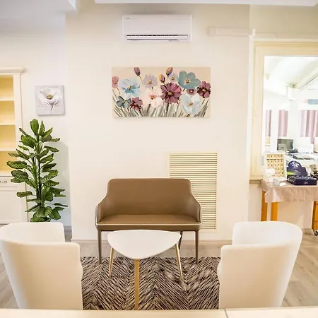 Lonatino Hotel 2*