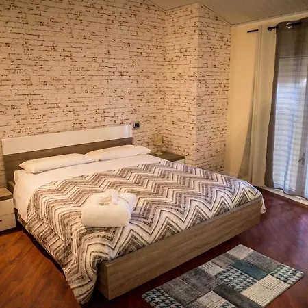 Lonatino Hotell